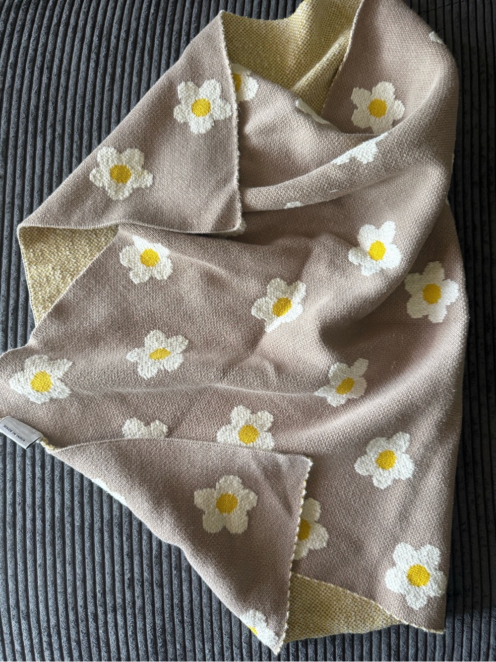 Daisy Knit Blanket - Beige with White & Yellow Flowers